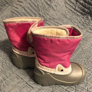 Crocs toddler snow boots size 6/7
